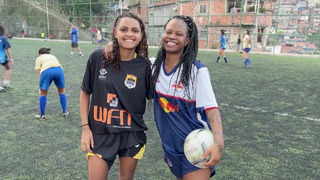 Бразильским девушкам помогают попасть в профессиональный футбол