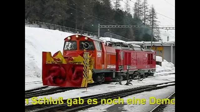 Снегоуборочный поезд на Аляске