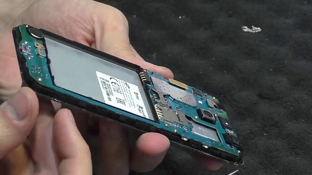 Замена модуля дисплея смартфона Samsung Galaxy J3 (J320)