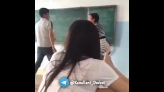 Учительница избила ученика за неправильный ответ
