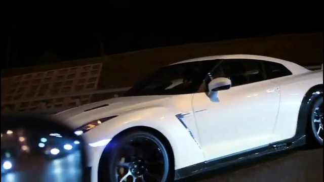 Bugatti Veyron vs Nissan GTR(Street drag race)