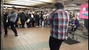Невероятные ребята играют в подземке