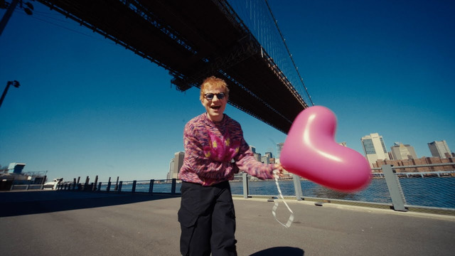 Ed Sheeran – Azizam (Pink Heart Video)