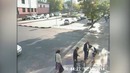 Прохожий спас велосипедистку от смерти, уронив ее на землю