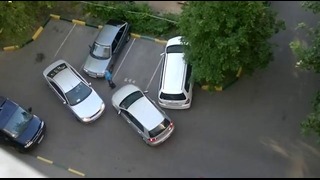 Две женщины на парковке или транспортный коллапс