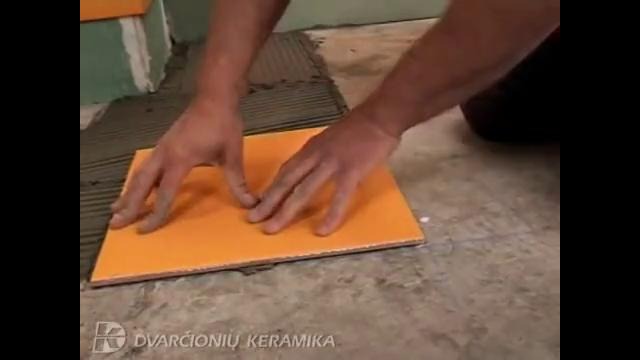 Как класть плитку на пол