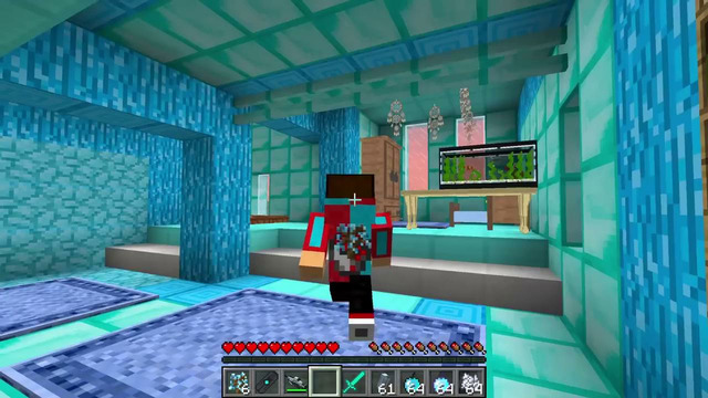 Я ПЕРЕНОЧЕВАЛ В АЛМАЗНОМ ДОМЕ ЗА 10000$ В МАЙНКРАФТ Компот Minecraft