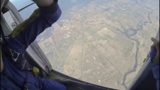 Парень потерял сознание во время прыжка с парашютом