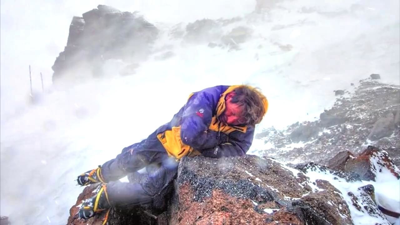 Экстремальные температуры это. Джомолунгма замерзшие альпинисты. Мертвые альпинисты на Эвересте. Вершины: Джомолунгма (Эверест), Эльбрус..