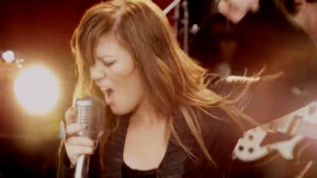 Kelly Clarkson – Stronger (What Doesn’t Kill You)