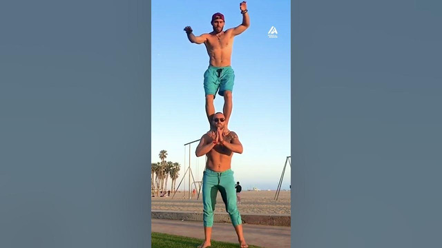 Man Stands On Friend’s Head | People Are Awesome