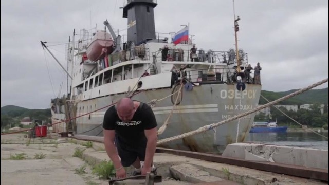 Силач передвинул корабль весом четыре тысячи тонн
