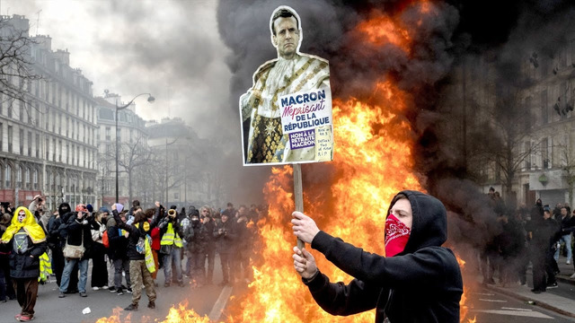 Пожары, стычки и слезоточивый газ: протестующие выступают против пенсионной реформы во Франции