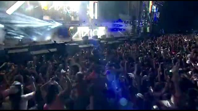 Madonna – Girl Gone Wild (UMF Mix Live From Ultra Music Festival)