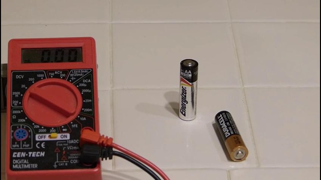 Как определить заряд пальчиковой батарейки