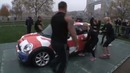 Новый MINI-рекорд: в машину набилось 28 гимнасток