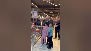 Prezident Qarshidagi supermarketlardan biriga kirib, xaridorlar bilan suhbatlashdi