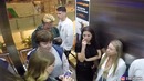 Пранк- лифт смеха. реакция людей на заразительный смех