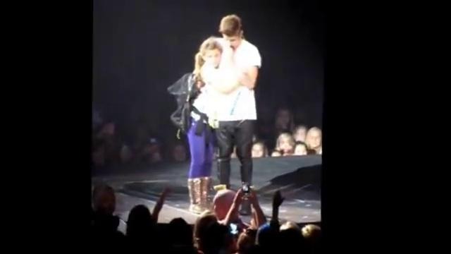 Justin Bieber Brings Little Girl Up on Stage