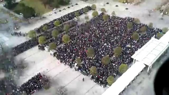 Сумасшедшие очереди за подарками в Японии
