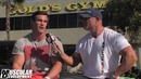 Клон Арнольда Calum Von Moger тренит плечи