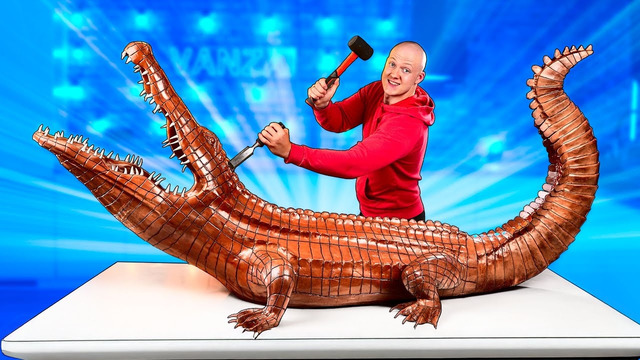 МЫ СДЕЛАЛИ ГИГАНТСКОГО ШОКОЛАДНОГО КРОКОДИЛА ВЕСОМ 160 КИЛОГРАММ