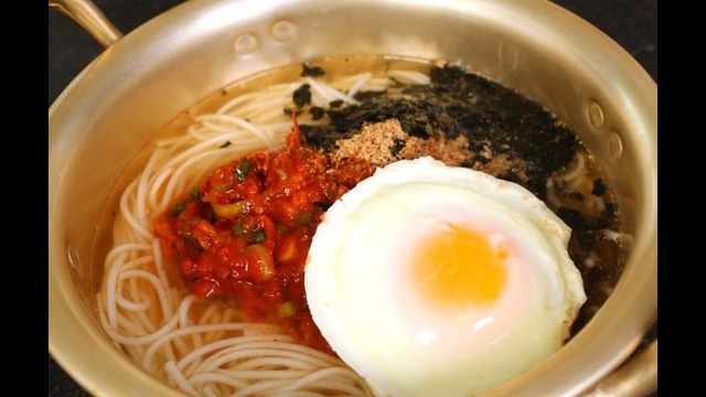 Korean Noodle Soup (Guksu: 국수)