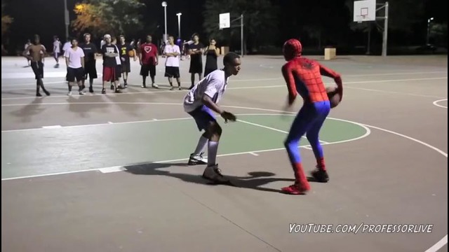 Офигенные в баскетболе! В костюме человека паука