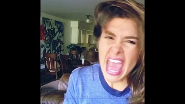 Девочка поёт песню Майкла Джексона с эмоцией