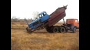 Необычная разгрузка бульдозера