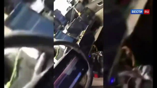 Иду по приборам: таксист установил в машине 21 монитор