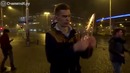 Чувак запускает фейерверк