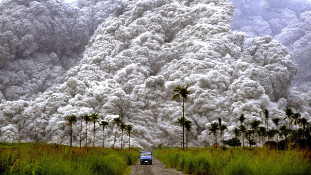 9 НЕВЕРОЯТНЫХ извержений вулкана снятых на камеру
