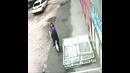 Девушка упала под землей