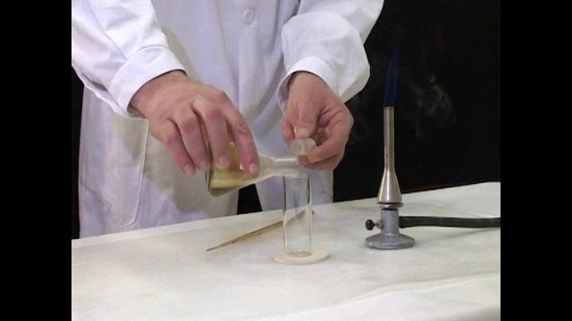 Взаимодействие безводной азотной кислоты с углем