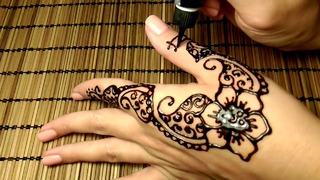 Роспись хной, Мехенди (менди) на руке. Mehndi Henna