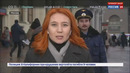 Что-то подозревает.)
