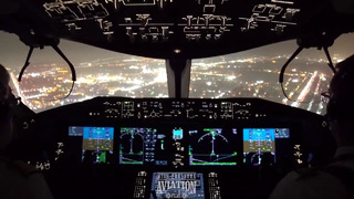 Красивый ночной заход на посадку Боинга 787 из кабины пилотов
