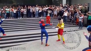 Человек- паук танцует