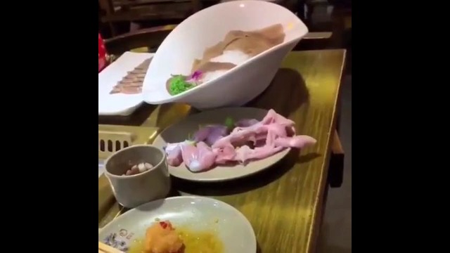 Куриная грудка выползла из тарелки