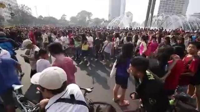 Gangnam Style Flashmob – Happy Holiday Indonesia