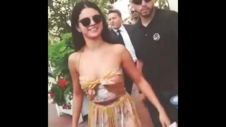Selena Gomez Meets Fans outside his Hotel (July 18th)