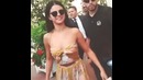Selena Gomez Meets Fans outside his Hotel (July 18th)