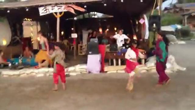 Вот как по настоящему танцуют в Индии