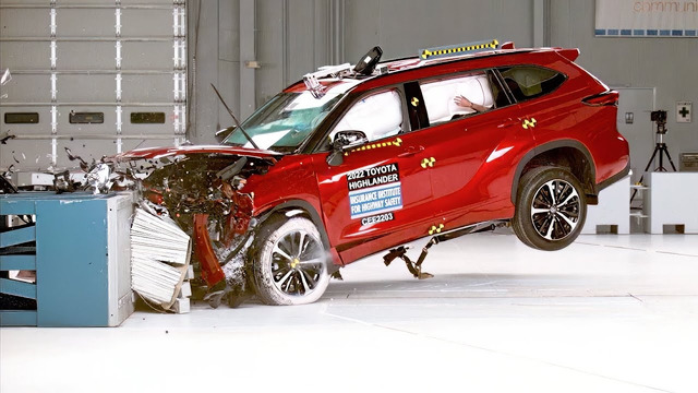 NEW Toyota Highlander CRASH TEST – Rear Passenger Protection Falls Short
