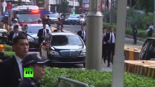 В Сингапуре телохранители Ким Чен Ына бегом сопроводили его лимузин