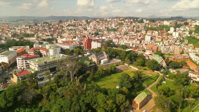 «Жизнь других» | Мадагаскар – Антананариву – Часть 1 | В воскресенье утром на YouTube