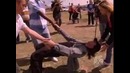 Фокус со странным положением человека