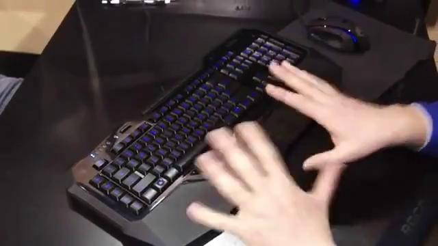 Клавиатура Isku и мышь Kone от ROCCAT