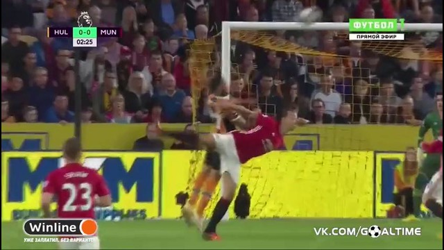 Златан показывает карате